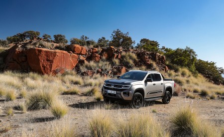 2023 Volkswagen Amarok Front Three-Quarter Wallpapers 450x275 (40)