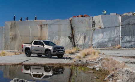 2023 Volkswagen Amarok Front Three-Quarter Wallpapers 450x275 (50)