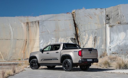 2023 Volkswagen Amarok Rear Three-Quarter Wallpapers 450x275 (52)