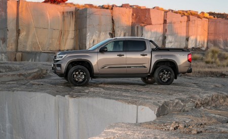 2023 Volkswagen Amarok Side Wallpapers 450x275 (79)