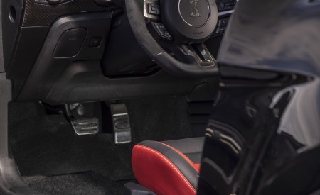 2022 Ford Mustang Shelby GT500 Code Red Interior Wallpapers 450x275 (23)