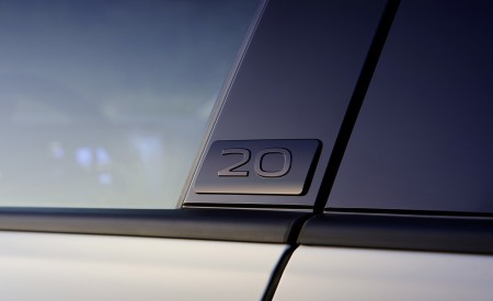 2022 Volkswagen Golf R 20 Years Badge Wallpapers 450x275 (14)