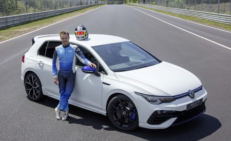 2022 Volkswagen Golf R 20 Years Front Three-Quarter Wallpapers 450x275 (9)