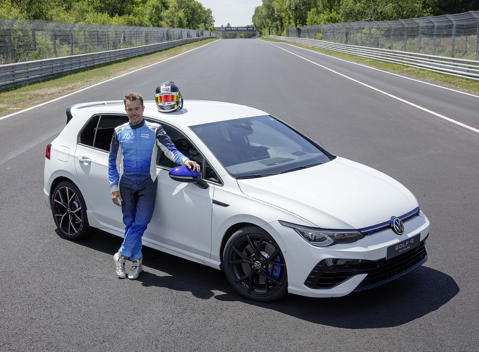 2022 Volkswagen Golf R 20 Years Front Three-Quarter Wallpapers (9)