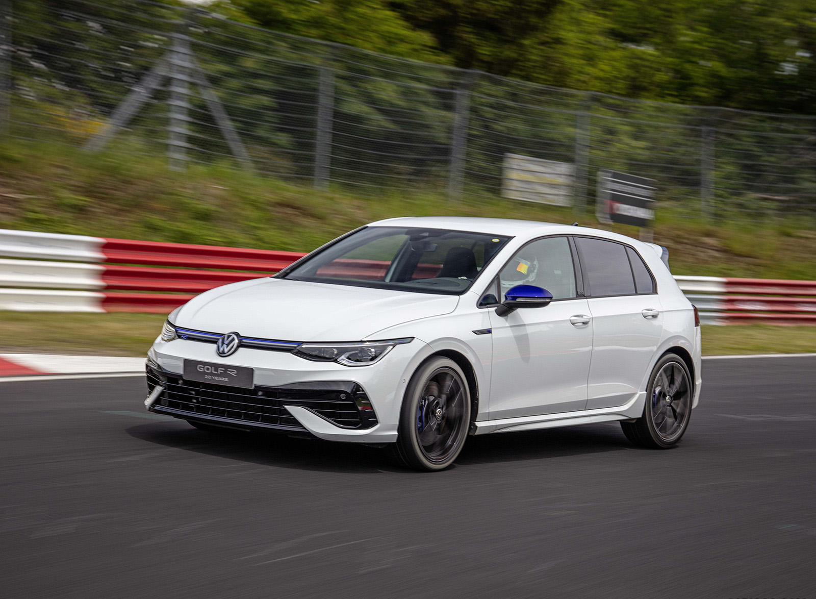 2022 Volkswagen Golf R 20 Years Front Three-Quarter Wallpapers (1)