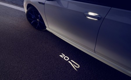 2022 Volkswagen Golf R 20 Years Ground Projection Wallpapers 450x275 (13)