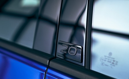 2022 Volkswagen Golf R 20th Anniversary Edition (US-Spec) Badge Wallpapers 450x275 (33)