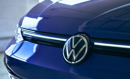 2022 Volkswagen Golf R 20th Anniversary Edition (US-Spec) Badge Wallpapers 450x275 (26)