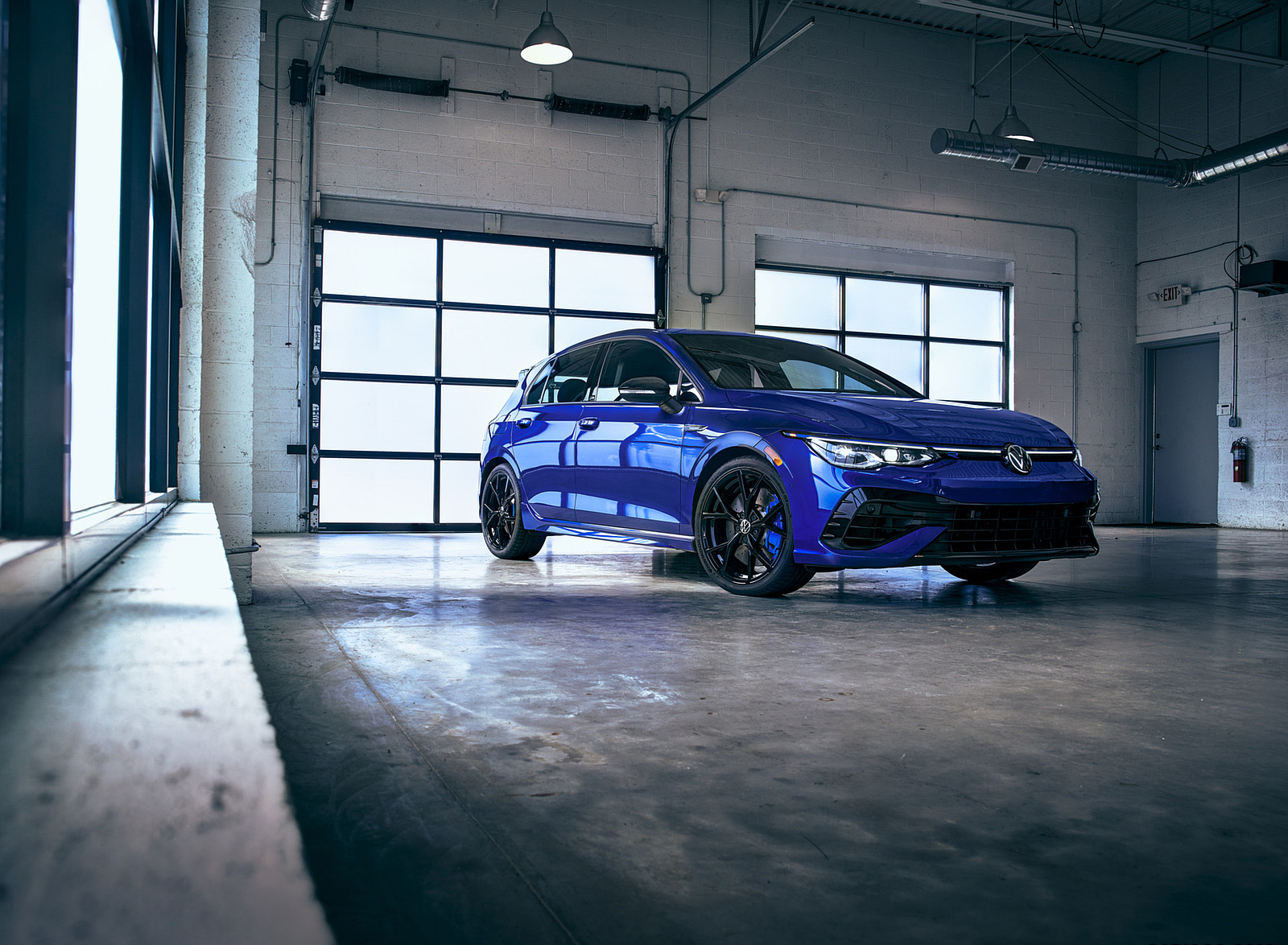 2022 Volkswagen Golf R 20th Anniversary Edition (US-Spec) Front Three-Quarter Wallpapers (12)