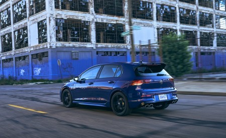 2022 Volkswagen Golf R 20th Anniversary Edition (US-Spec) Rear Three-Quarter Wallpapers  450x275 (9)