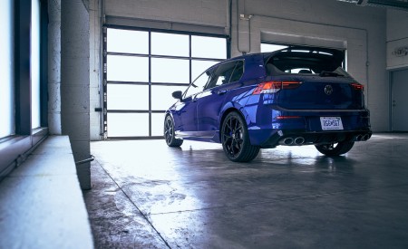 2022 Volkswagen Golf R 20th Anniversary Edition (US-Spec) Rear Three-Quarter Wallpapers  450x275 (15)