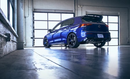 2022 Volkswagen Golf R 20th Anniversary Edition (US-Spec) Rear Three-Quarter Wallpapers  450x275 (16)
