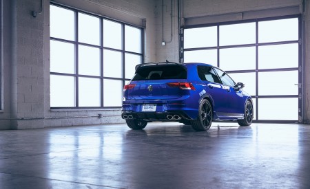 2022 Volkswagen Golf R 20th Anniversary Edition (US-Spec) Rear Three-Quarter Wallpapers 450x275 (23)