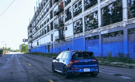 2022 Volkswagen Golf R 20th Anniversary Edition (US-Spec) Rear Three-Quarter Wallpapers 450x275 (10)