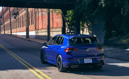 2022 Volkswagen Golf R 20th Anniversary Edition (US-Spec) Rear Three-Quarter Wallpapers 450x275 (3)