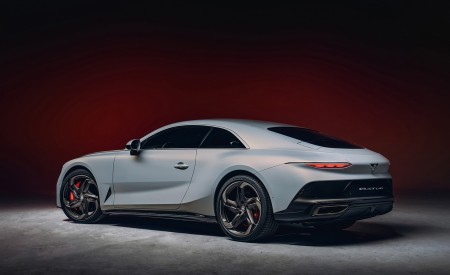 2023 Bentley Mulliner Batur Rear Three-Quarter Wallpapers 450x275 (24)