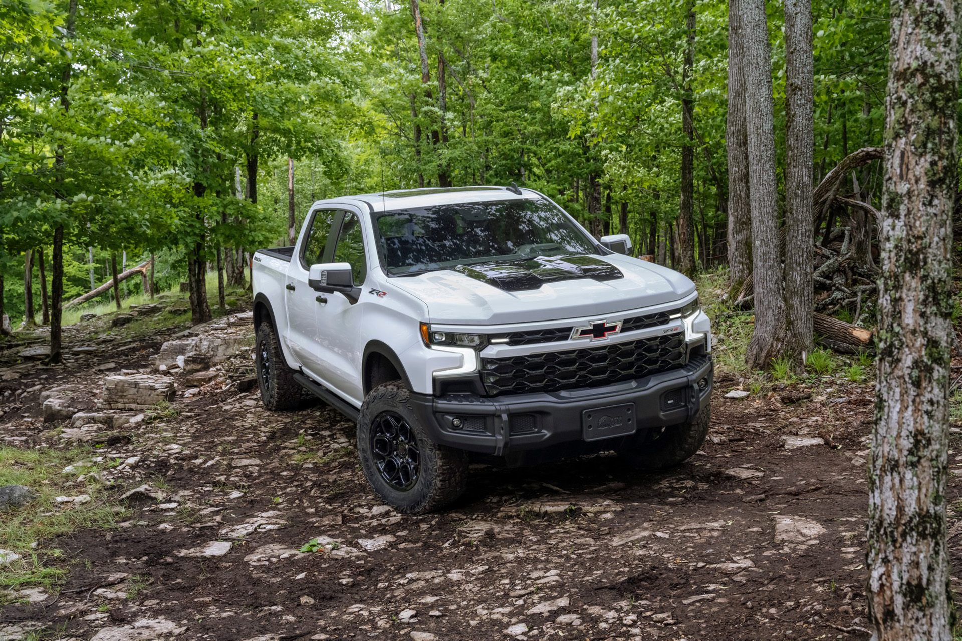 2023 Chevrolet Silverado ZR2 Bison Front Three-Quarter Wallpapers (1)