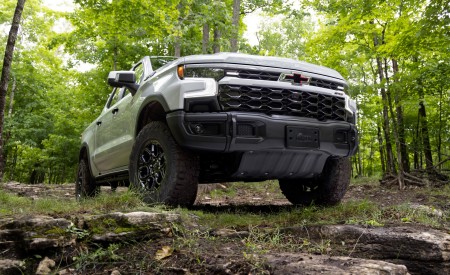2023 Chevrolet Silverado ZR2 Bison Front Wallpapers 450x275 (2)