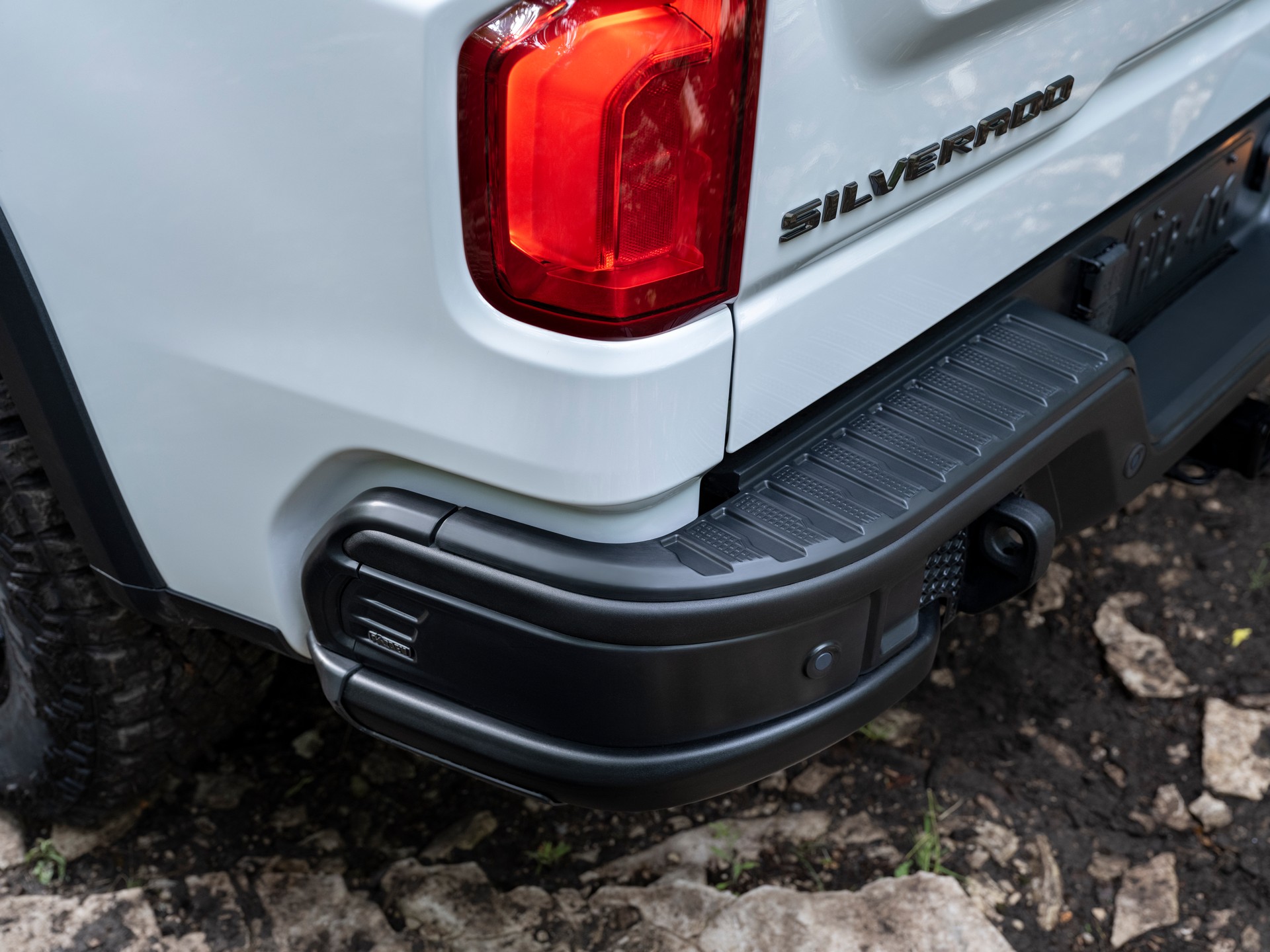 2023 Chevrolet Silverado ZR2 Bison Tail Light Wallpapers (9)