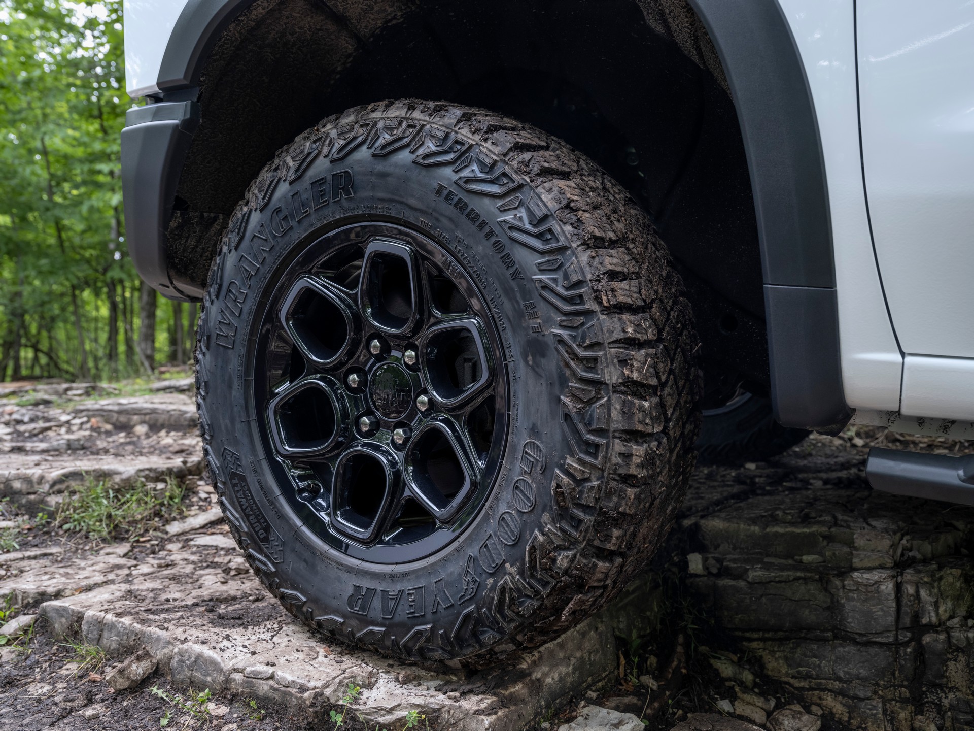 2023 Chevrolet Silverado ZR2 Bison Wheel Wallpapers (8)