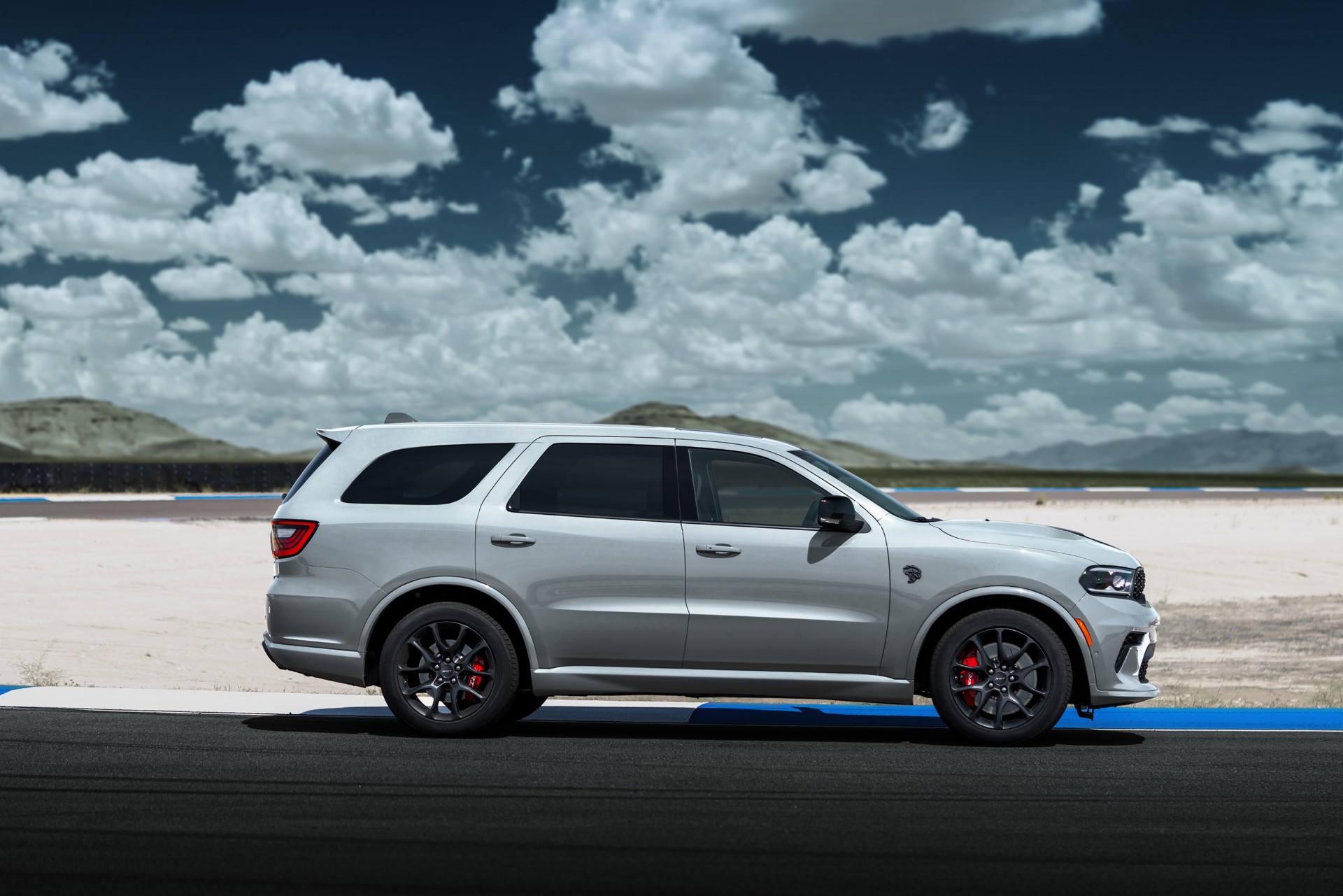 2023 Dodge Durango SRT Hellcat Side Wallpapers (6)