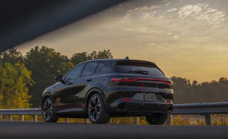 2023 Dodge Hornet GT GLH Concept Rear Three-Quarter Wallpapers 450x275 (9)