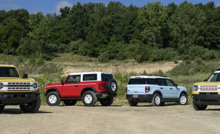 2023 Ford Bronco 2-door Heritage Edition Lineup Wallpapers 450x275 (10)