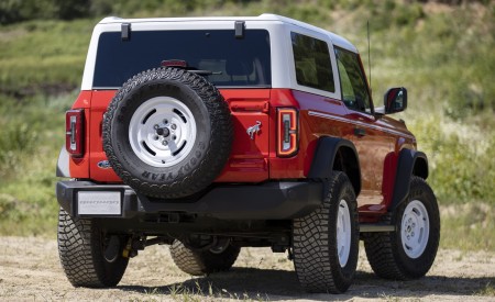 2023 Ford Bronco 2-door Heritage Edition (Color: Race Red) Rear Wallpapers 450x275 (4)