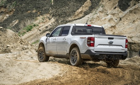 2023 Ford Maverick Tremor Rear Three-Quarter Wallpapers 450x275 (3)