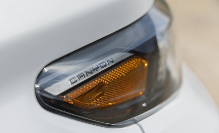 2023 GMC Canyon AT4 Headlight Wallpapers 450x275 (5)