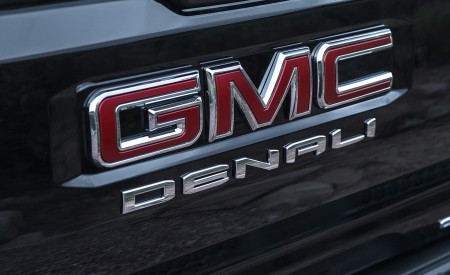 2023 GMC Canyon Denali Badge Wallpapers 450x275 (6)