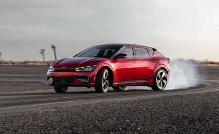 2023 Kia EV6 GT Front Three-Quarter Wallpapers 450x275 (4)
