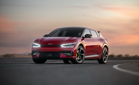 2023 Kia EV6 GT Front Three-Quarter Wallpapers 450x275 (15)