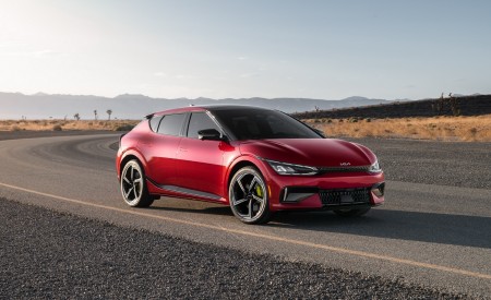 2023 Kia EV6 GT Front Three-Quarter Wallpapers 450x275 (10)