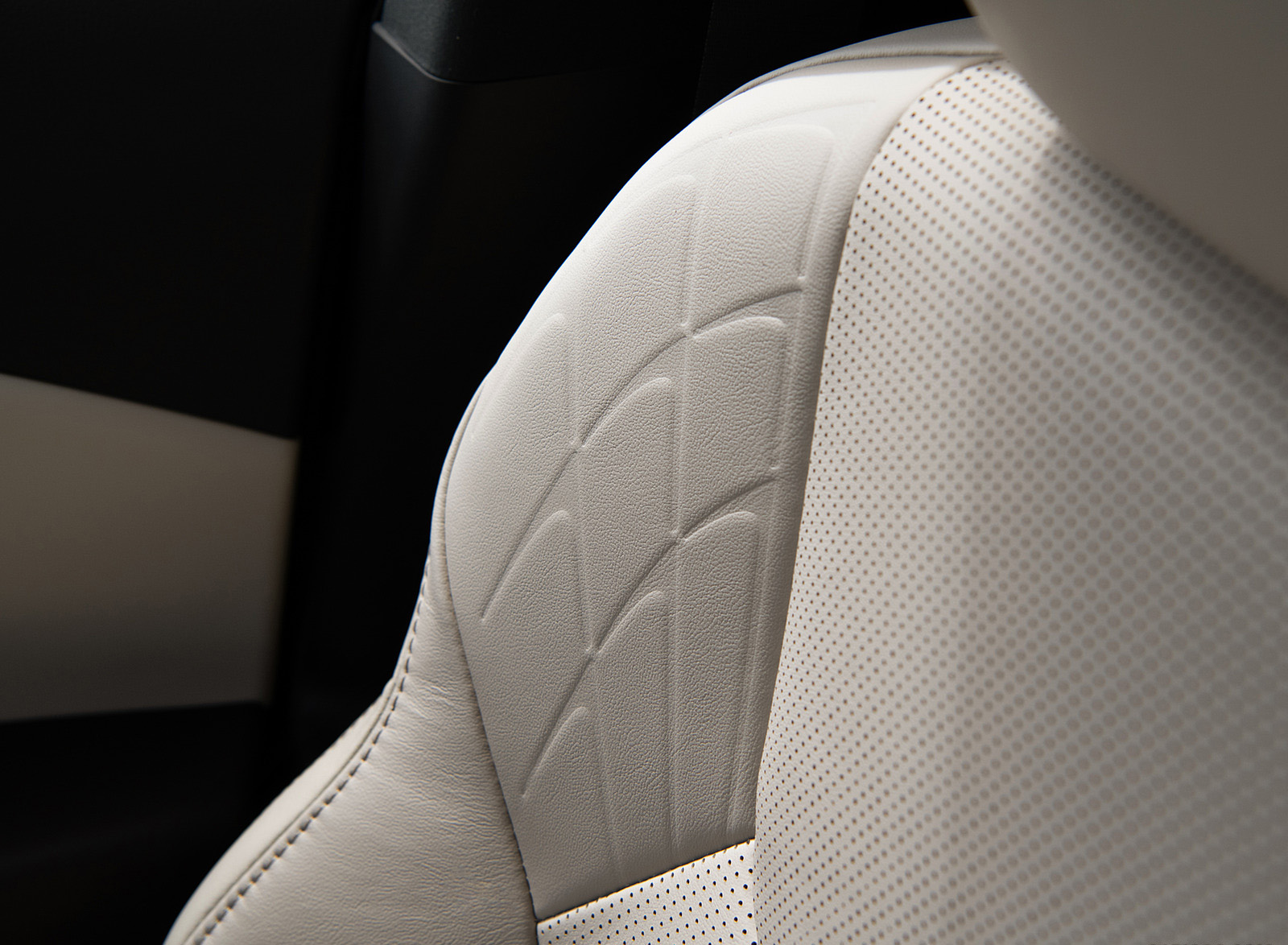 2023 Lexus RX 350h AWD (Color: Red Mica) Interior Detail Wallpapers #30 of 30