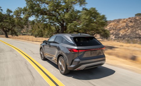 2023 Lexus RX 450h+ Luxury PHEV (Color: Sonic Grey) Rear Three-Quarter Wallpapers 450x275 (2)