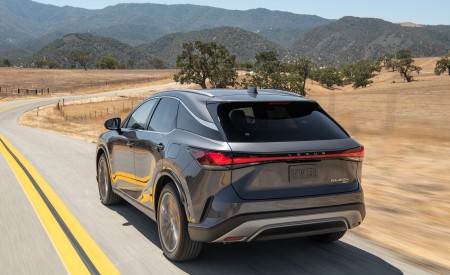 2023 Lexus RX 450h+ Luxury PHEV (Color: Sonic Grey) Rear Three-Quarter Wallpapers 450x275 (5)