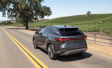 2023 Lexus RX 450h+ Luxury PHEV (Color: Sonic Grey) Rear Three-Quarter Wallpapers 450x275 (6)