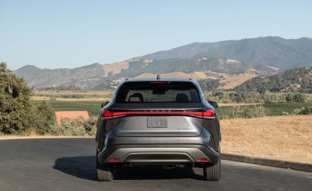 2023 Lexus RX 450h+ Luxury PHEV (Color: Sonic Grey) Rear Wallpapers 450x275 (22)