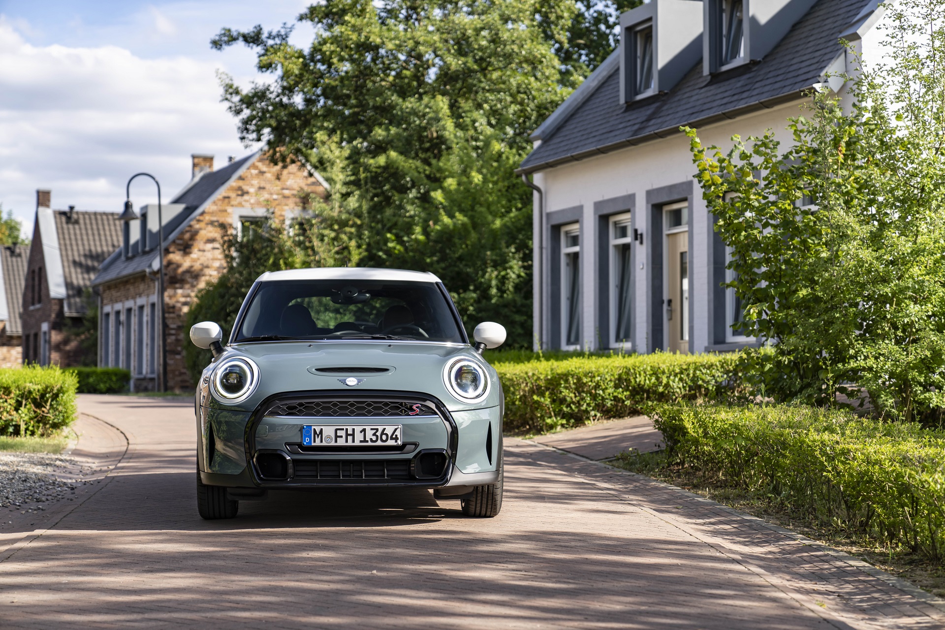 2023 MINI Cooper S 5-door Multitone Edition Front Wallpapers  (14)