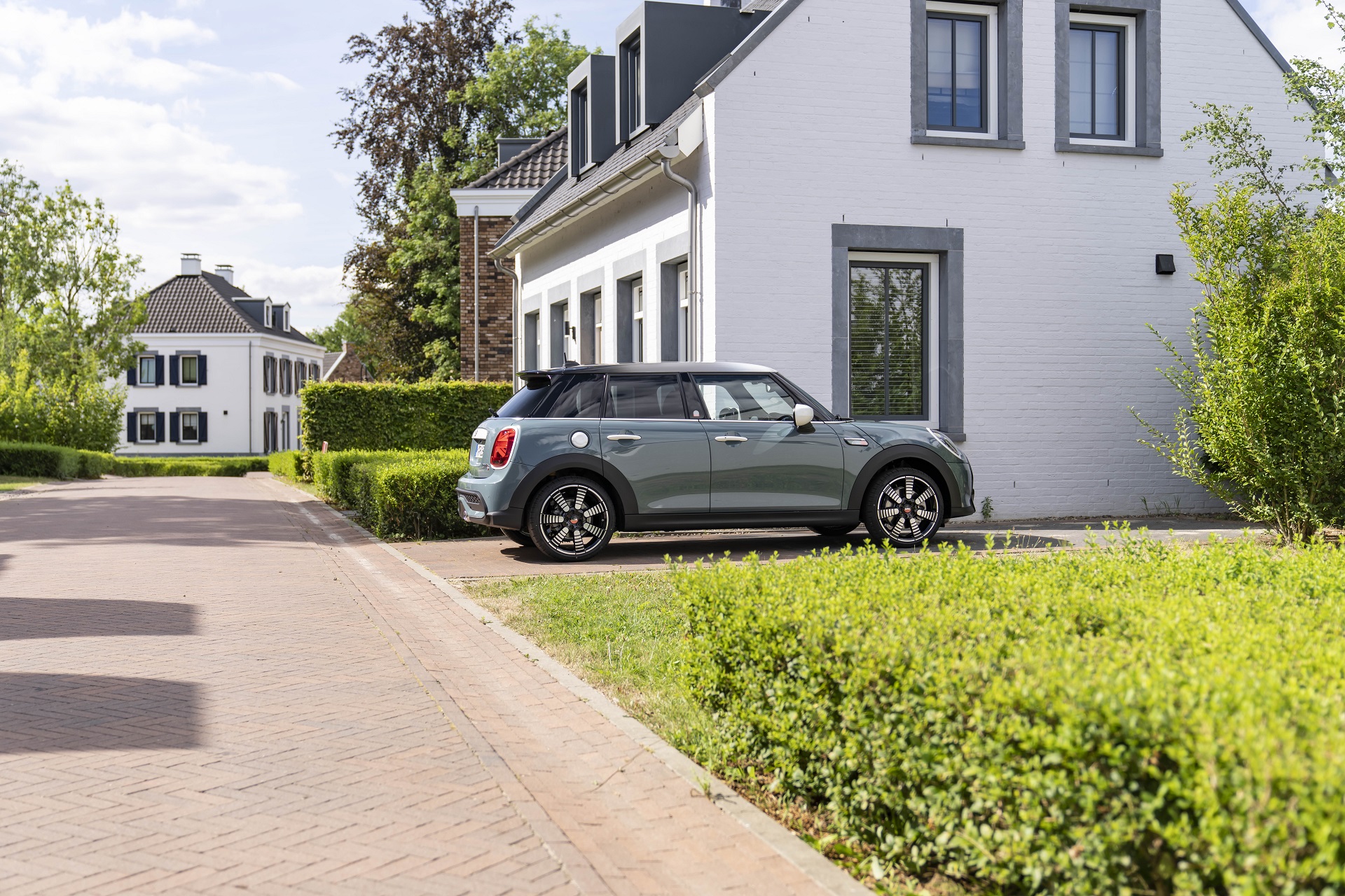 2023 MINI Cooper S 5-door Multitone Edition Side Wallpapers (7)