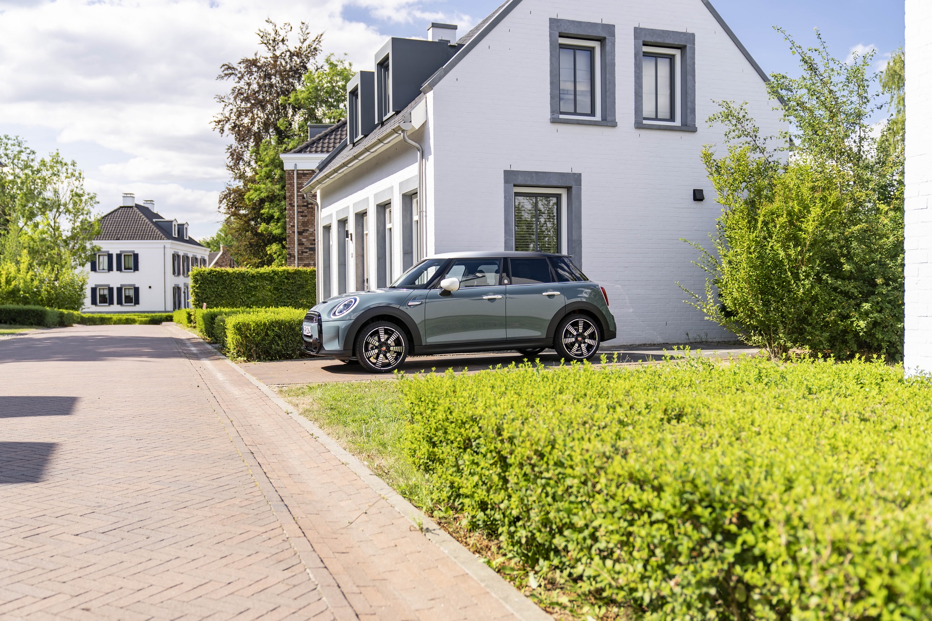 2023 MINI Cooper S 5-door Multitone Edition Side Wallpapers (11)