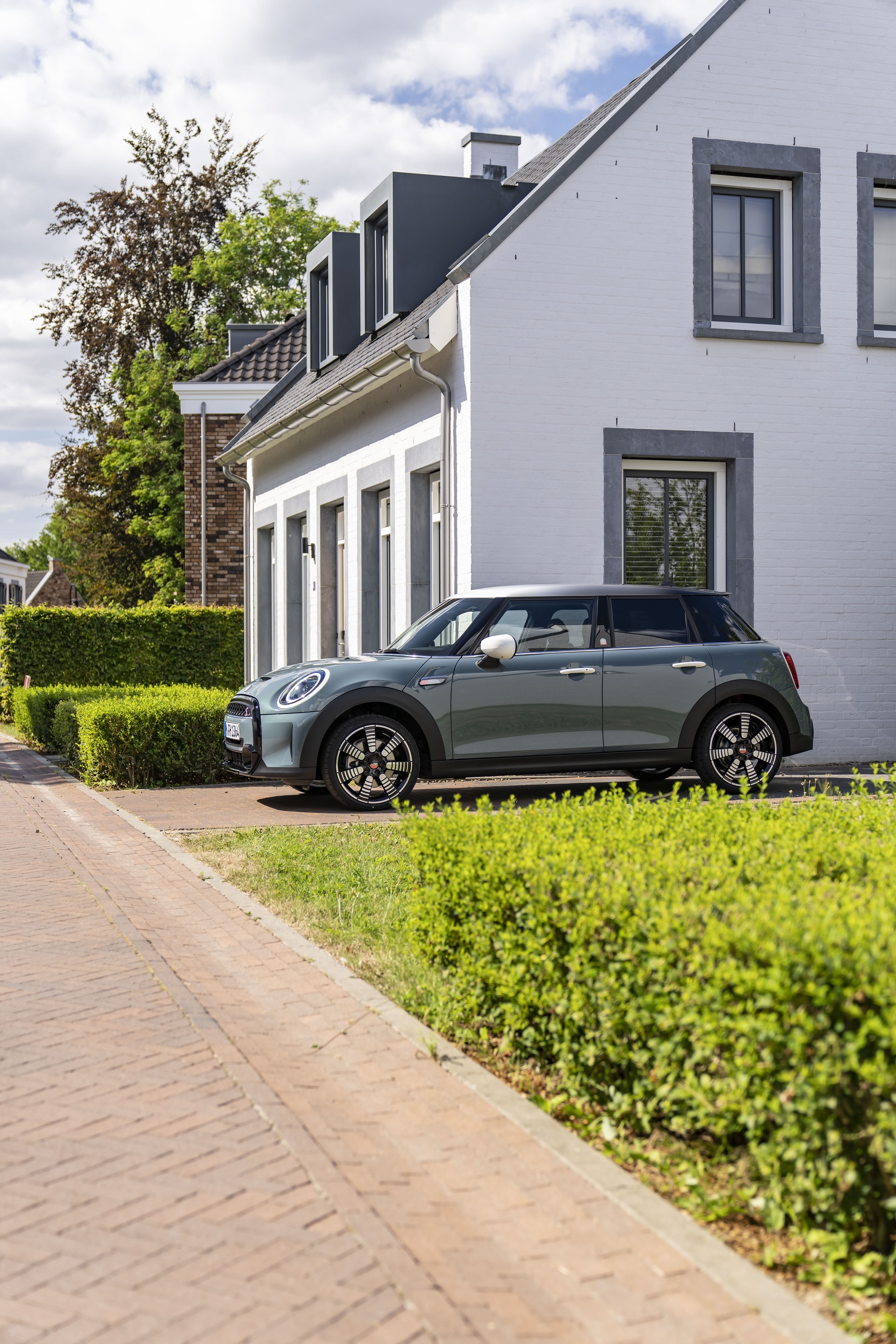 2023 MINI Cooper S 5-door Multitone Edition Side Wallpapers (13)