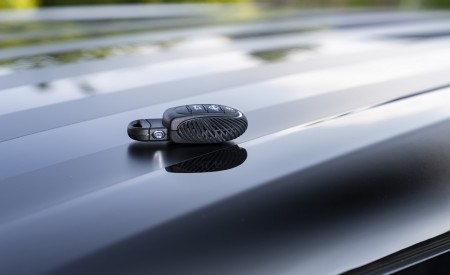 2023 MINI Cooper S Clubman Multitone Edition Key Fob Wallpapers 450x275 (53)