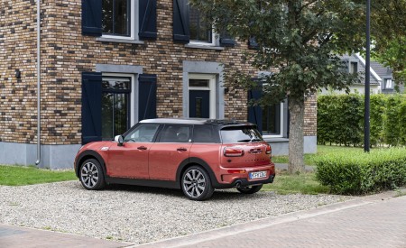 2023 MINI Cooper S Clubman Multitone Edition Rear Three-Quarter Wallpapers 450x275 (11)