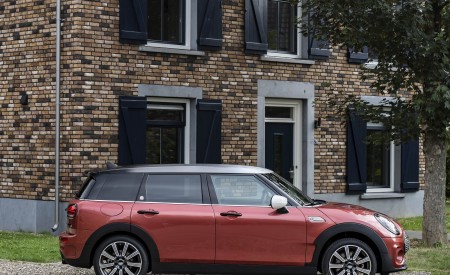 2023 MINI Cooper S Clubman Multitone Edition Side Wallpapers 450x275 (7)