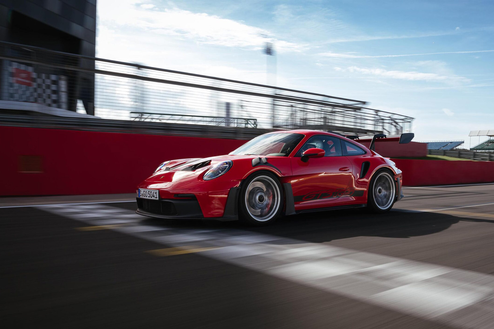 2023 Porsche 911 GT3 RS (Color: Guards Red) Front Three-Quarter Wallpapers (6)