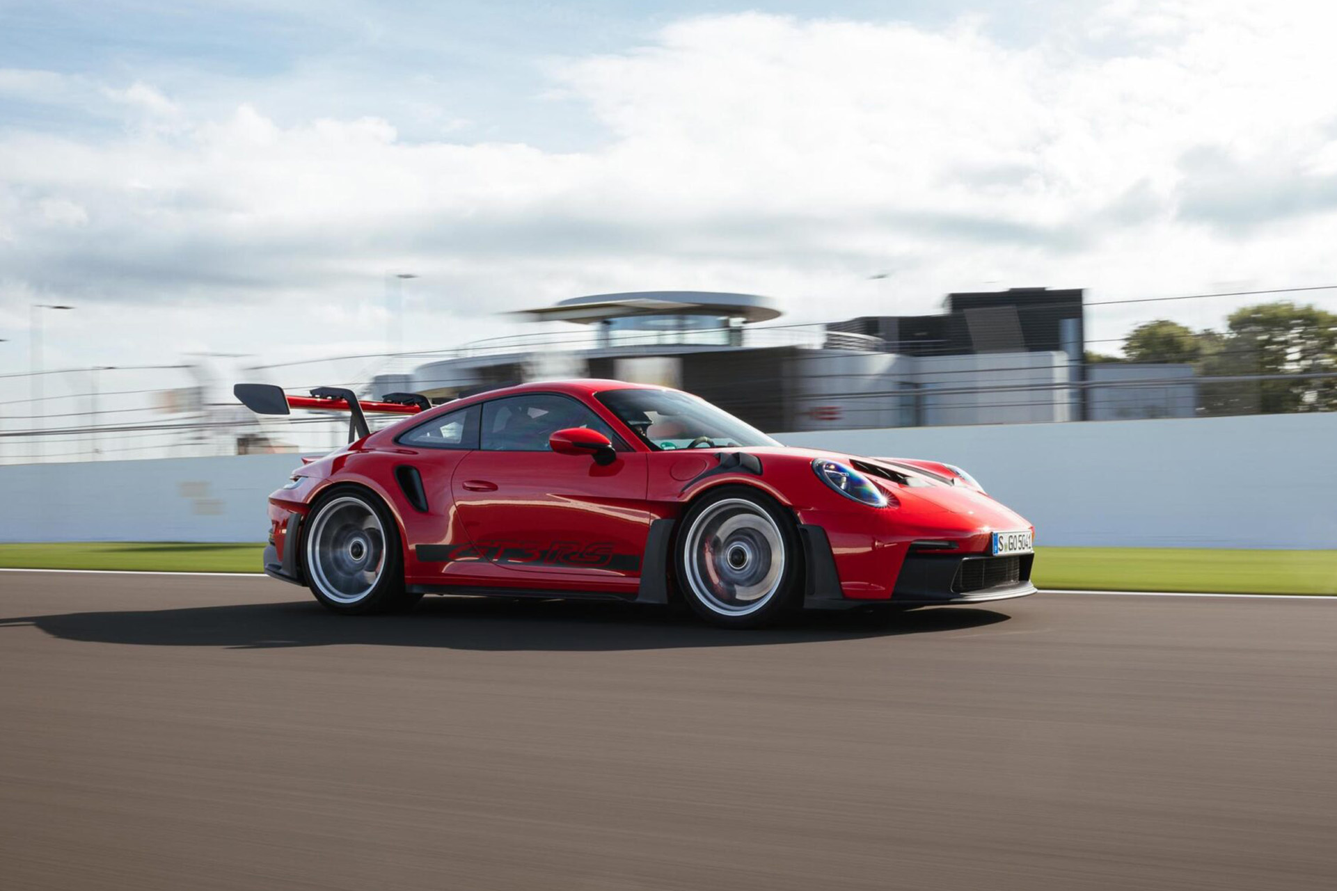 2023 Porsche 911 GT3 RS (Color: Guards Red) Front Three-Quarter Wallpapers (14)