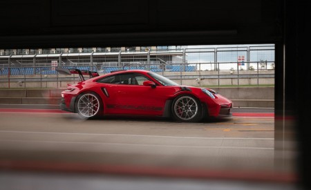 2023 Porsche 911 GT3 RS (Color: Guards Red) Side Wallpapers 450x275 (23)