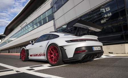 2023 Porsche 911 GT3 RS (Color: Ice Grey Metallic) Rear Three-Quarter Wallpapers 450x275 (63)